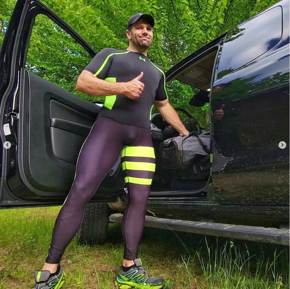 Striped Green Black Men's Leggings, Neon Green Block Colors Triple