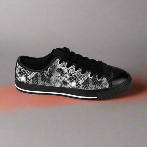 Black Snake Print Men's Sneakers, Designer Snakeskin Python Print Low Top Shoes For Men