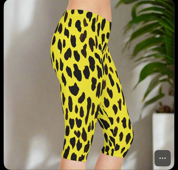 Cow Print Women's Capri Leggings, Animal Print Best Knee-Length Polyester Capris Tights-Made in USA (US Size: XS-2XL)