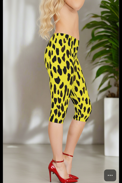 Cow Print Women's Capri Leggings, Animal Print Best Knee-Length Polyester Capris Tights-Made in USA (US Size: XS-2XL)