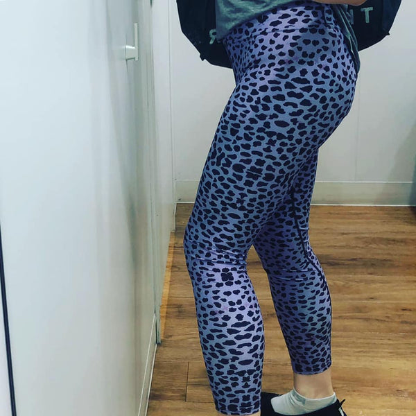 Purple Cheetah Print Yoga Leggings, Leopard Animal Print Yoga Leggings, Active Wear Fitted Leggings Sports Long Yoga & Barre Pants - Made in USA/EU/MX (US Size: XS-6XL)
