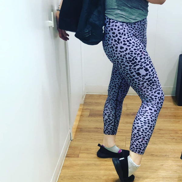 Purple Cheetah Print Yoga Leggings, Leopard Animal Print Yoga Leggings, Active Wear Fitted Leggings Sports Long Yoga & Barre Pants - Made in USA/EU/MX (US Size: XS-6XL)