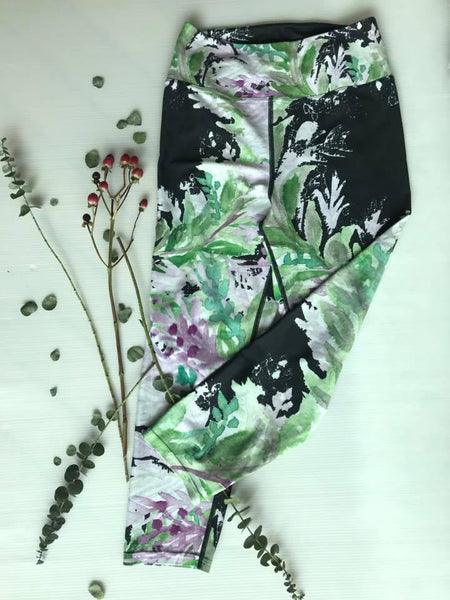 Purple French Lavender Floral Capri Yoga Pants High Waist Leggings Tights With Inside Pockets For Women, Lavender Capri Yoga Pants, Fashion Floral Print High Waist Premium Yoga Workout Leggings Pants - Made in USA/ Europe  (US Size: XS-XL)