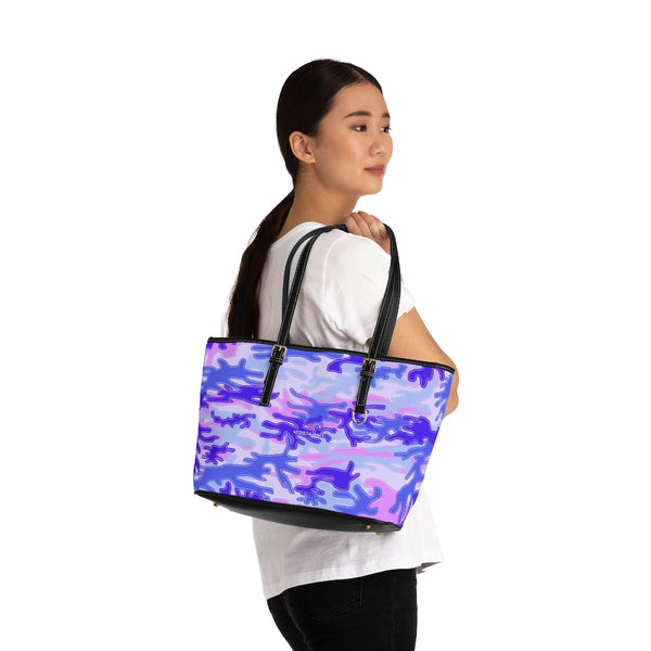 Purple Camo Print Tote Bag, Best Stylish Light Purple Camouflage Military Army Printed PU Leather Shoulder Large Spacious Durable Hand Work Bag 17"x11"/ 16"x10" With Gold-Color Zippers & Buckles & Mobile Phone Slots & Inner Pockets, All Day Large Tote Luxury Best Sleek and Sophisticated Cute Work Shoulder Bag For Women With Outside And Inner Zippers