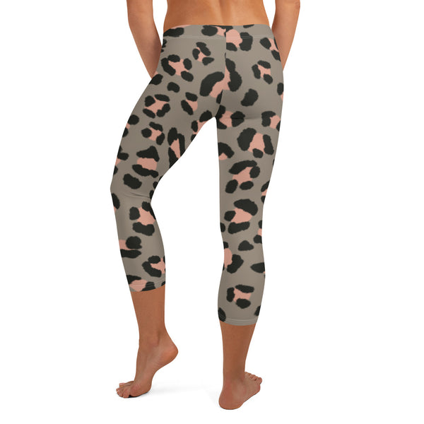 Grey Cheetah Print Capri Leggings, Cheetah Leopard Spots Animal Print Capri Leggings, Modern Best Women's Casual Tights Capri Leggings Casual Activewear, ‎Women's Capri Leggings, Girls Capri Gym Leggings, Capri Leggings For Summer - Made in USA/EU/MX (US Size: XS-XL)
