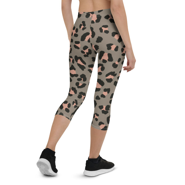 Grey Cheetah Print Capri Leggings, Cheetah Leopard Spots Animal Print Capri Leggings, Modern Best Women's Casual Tights Capri Leggings Casual Activewear, ‎Women's Capri Leggings, Girls Capri Gym Leggings, Capri Leggings For Summer - Made in USA/EU/MX (US Size: XS-XL)
