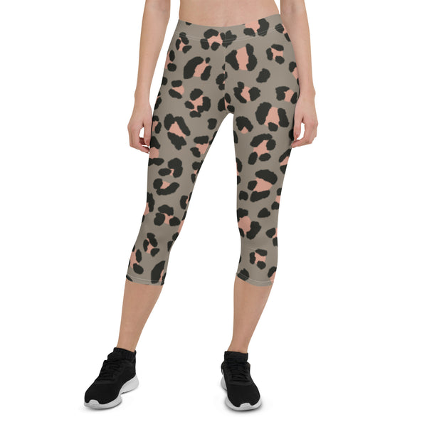 Grey Cheetah Print Capri Leggings, Cheetah Leopard Spots Animal Print Capri Leggings, Modern Best Women's Casual Tights Capri Leggings Casual Activewear, ‎Women's Capri Leggings, Girls Capri Gym Leggings, Capri Leggings For Summer - Made in USA/EU/MX (US Size: XS-XL)