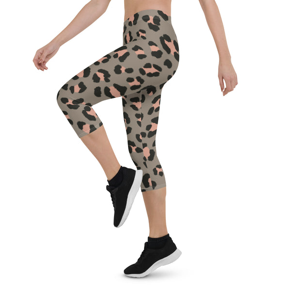 Grey Cheetah Print Capri Leggings, Cheetah Leopard Spots Animal Print Capri Leggings, Modern Best Women's Casual Tights Capri Leggings Casual Activewear, ‎Women's Capri Leggings, Girls Capri Gym Leggings, Capri Leggings For Summer - Made in USA/EU/MX (US Size: XS-XL)