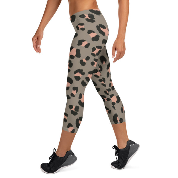 Grey Leopard Print Capri Leggings, Best Casual Capris Tights For Women-Made in USA/EU/MX (US Size: XS-XL)