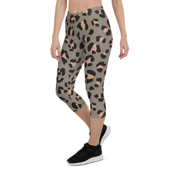 Grey Cheetah Print Capri Leggings, Cheetah Leopard Spots Animal Print Capri Leggings, Modern Best Women's Casual Tights Capri Leggings Casual Activewear, ‎Women's Capri Leggings, Girls Capri Gym Leggings, Capri Leggings For Summer - Made in USA/EU/MX (US Size: XS-XL)