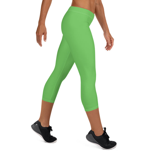 Bright Green Solid Capri Leggings, Solid Bright Green Color Women's Capri Leggings, Abstract Modern Best Women's Casual Tights Capri Leggings Casual Activewear, ‎Women's Capri Leggings, Womens Capri Gym Leggings, Capri Leggings For Summer - Made in USA/EU/MX (US Size: XS-XL)