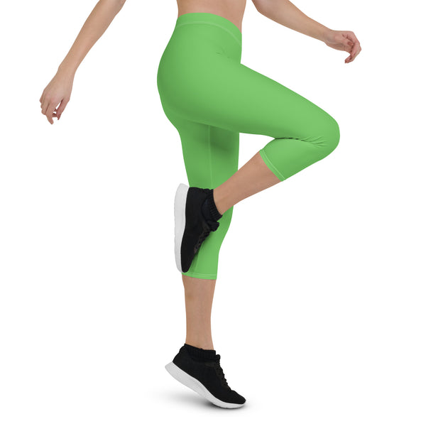 Bright Green Solid Capri Leggings, Solid Bright Green Color Women's Capri Leggings, Abstract Modern Best Women's Casual Tights Capri Leggings Casual Activewear, ‎Women's Capri Leggings, Womens Capri Gym Leggings, Capri Leggings For Summer - Made in USA/EU/MX (US Size: XS-XL)