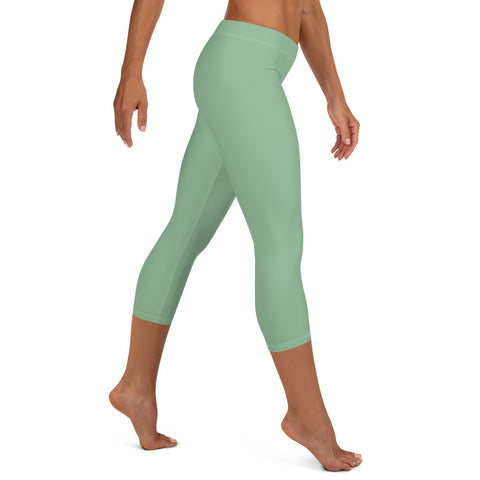 Pastel Green Solid Capri Leggings, Solid Pine Green Color Women's Capri Leggings, Abstract Modern Best Women's Casual Tights Capri Leggings Casual Activewear, ‎Women's Capri Leggings, Womens Capri Gym Leggings, Capri Leggings For Summer - Made in USA/EU/MX (US Size: XS-XL)
