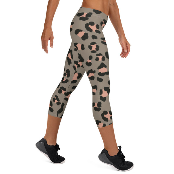 Grey Leopard Print Capri Leggings, Best Casual Capris Tights For Women-Made in USA/EU/MX (US Size: XS-XL)