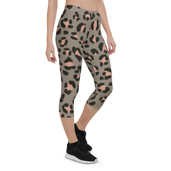 Grey Cheetah Print Capri Leggings, Cheetah Leopard Spots Animal Print Capri Leggings, Modern Best Women's Casual Tights Capri Leggings Casual Activewear, ‎Women's Capri Leggings, Girls Capri Gym Leggings, Capri Leggings For Summer - Made in USA/EU/MX (US Size: XS-XL)