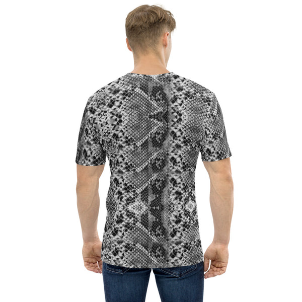 Grey Snake Print Men's T-Shirt, Python Snakeskin Reptile Luxury Tees For Men-Made in USA/EU/MX, Best Tee Crew Neck Premium Polyester Regular Fit Tee-Made in USA/EU/MX (US Size, XS-2XL), Luxury Graphic T-Shirt For Men, Best Snake Skin Printed Tee, Crew Neck T-shirt, Men's T-Shirt Apparel