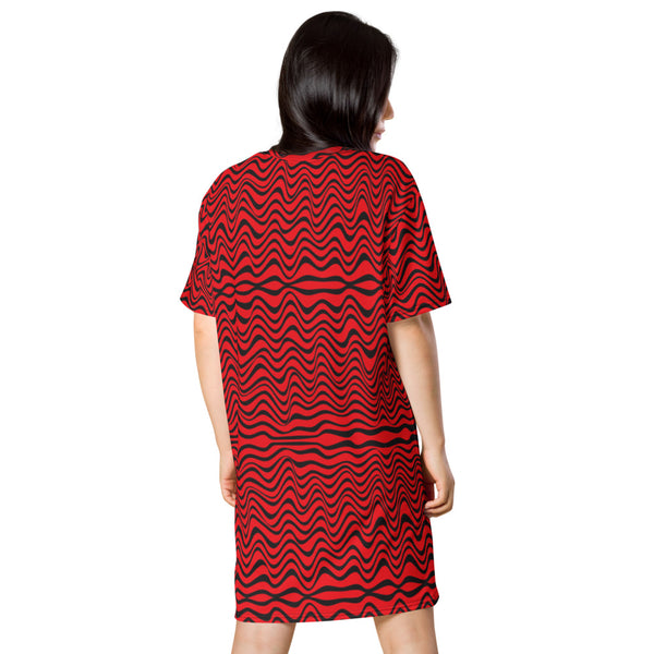 Red Black Wavy T-Shirt Dress, Abstract Waves Oversized Athletic Style Women's Smooth Soft Stretchy Designer Premium Quality Best Oversize Fit Comfy Short Sleeves Dress - Made in USA/EU/MX (US Size: 2XL-6XL) Plus Size Available For Curvy Ladies