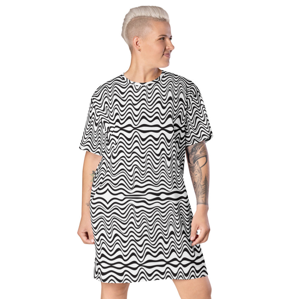 Black White Wavy T-Shirt Dress, Designer Abstract Oversized Women's T-Shirt Dress-Made in USA/EU | Heidikimurart Limited Black White Wavy T-Shirt Dress, Designer Abstract Oversized Women's T-Shirt Dress-Made in USA/EU | Heidikimurart Limited