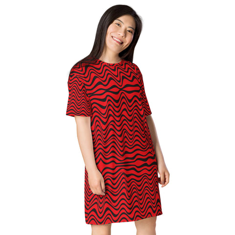 Red Black Wavy T-Shirt Dress, Abstract Waves Oversized Athletic Style Women's Smooth Soft Stretchy Designer Premium Quality Best Oversize Fit Comfy Short Sleeves Dress - Made in USA/EU/MX (US Size: 2XL-6XL) Plus Size Available For Curvy Ladies