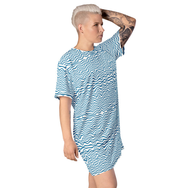 Blue White Wavy T-Shirt Dress, Designer Abstract Oversized Athletic Style Women's Smooth Soft Stretchy Designer Premium Quality Best Oversize Fit Comfy Short Sleeves Dress - Made in USA/EU/MX (US Size: 2XL-6XL) Plus Size Available For Curvy Ladies