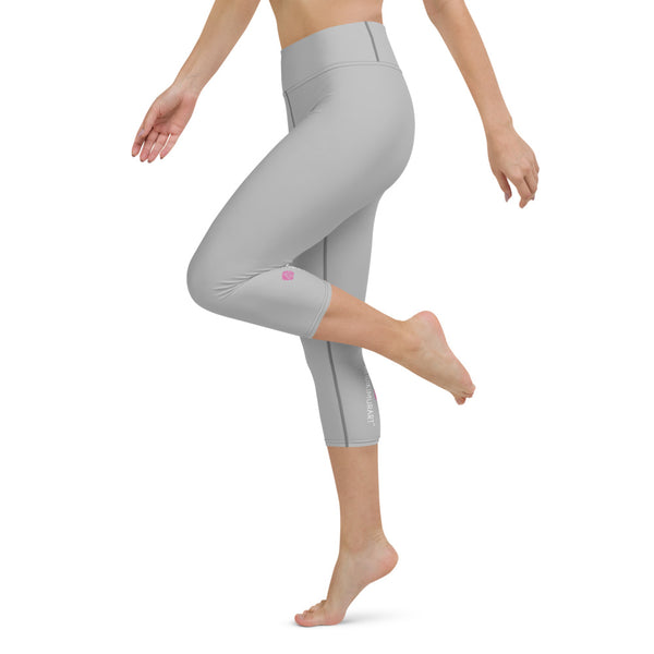 Pale Grey Yoga Capri Leggings, Solid Pastel Grey Color Designer Yoga Capri Leggings, Simple Essential Modern Comfy Moisture-Wicking, High-Waisted Capri Leggings Yoga Pants Mid-Calf Length Activewear- Made in USA/EU/MX (US Size: XS-XL)