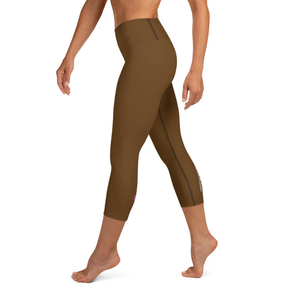Dusty Brown Yoga Capri Leggings, Solid Color Brown Designer Yoga Capri Leggings, Simple Essential Modern Comfy Moisture-Wicking, High-Waisted Capri Leggings Yoga Pants Mid-Calf Length Activewear- Made in USA/EU/MX (US Size: XS-XL)
