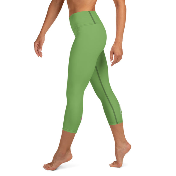 Green Solid Yoga Capri Leggings, Solid Green Apple Color Designer Yoga Capri Leggings, Simple Essential Modern Comfy Moisture-Wicking, High-Waisted Capri Leggings Yoga Pants Mid-Calf Length Activewear- Made in USA/EU/MX (US Size: XS-XL)