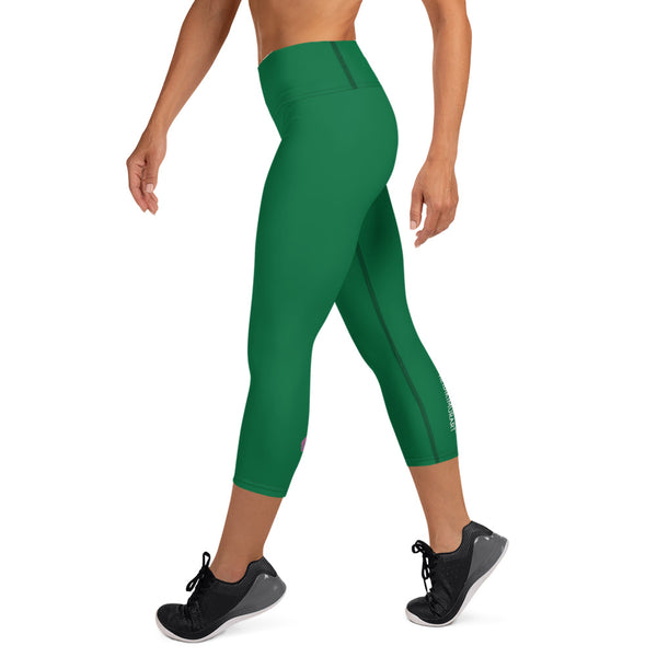 Designer Green Yoga Capri Leggings, Solid Green Color Designer Yoga Capri Leggings, Simple Essential Modern Comfy Moisture-Wicking, High-Waisted Capri Leggings Yoga Pants Mid-Calf Length Activewear- Made in USA/EU/MX (US Size: XS-XL)