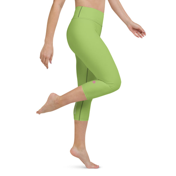 Green Solid Yoga Capri Leggings, Solid Color Pastel Green Designer Yoga Capri Leggings, Simple Essential Modern Comfy Moisture-Wicking, High-Waisted Capri Leggings Yoga Pants Mid-Calf Length Activewear- Made in USA/EU/MX (US Size: XS-XL)