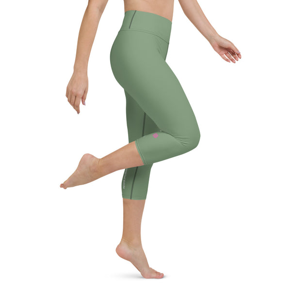 Matcha Green Yoga Capri Leggings, Solid Pastel Green Color Designer Yoga Capri Leggings, Simple Essential Modern Comfy Moisture-Wicking, High-Waisted Capri Leggings Yoga Pants Mid-Calf Length Activewear- Made in USA/EU/MX (US Size: XS-XL)