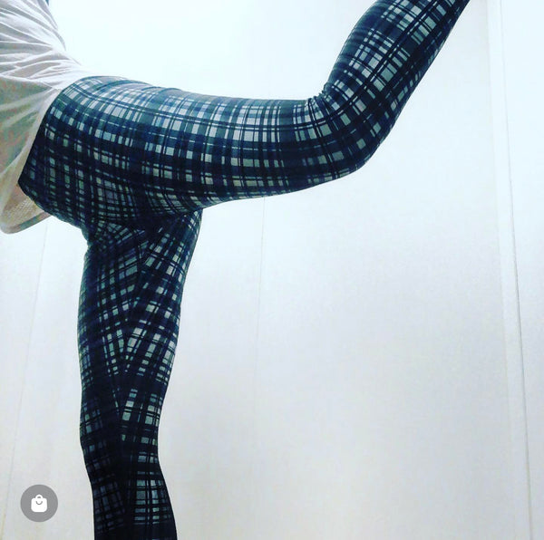 Black Grey Plaid Yoga Leggings, Scottish Tartan Printed Long Yoga Tights For Ladies-Made in USA/EU/MX