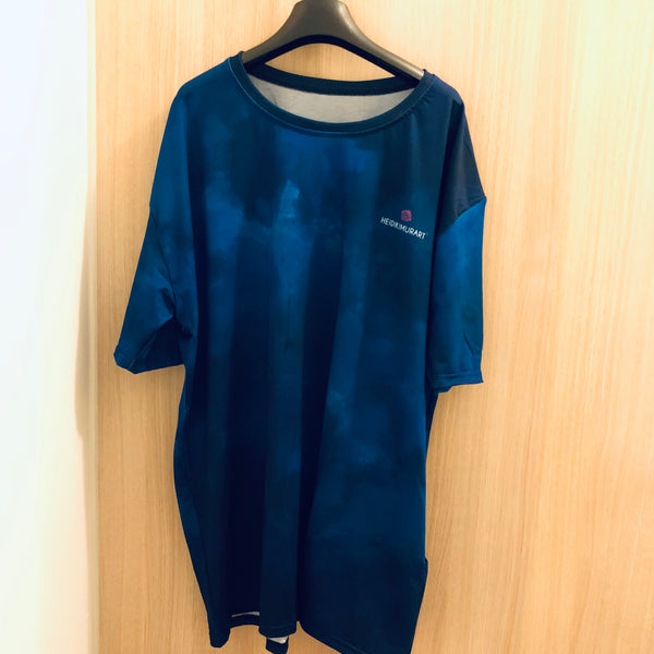 Dark Blue Men's T-shirt, Dark Navy Abstract Sky Blue Print Best Tee Crew Neck Premium Polyester Regular Fit Tee-Made in USA/EU/MX (US Size, XS-2XL), Luxury Graphic T-Shirt For Men, Best Printed Tee, Crew Neck T-shirt, Men's T-Shirt Apparel