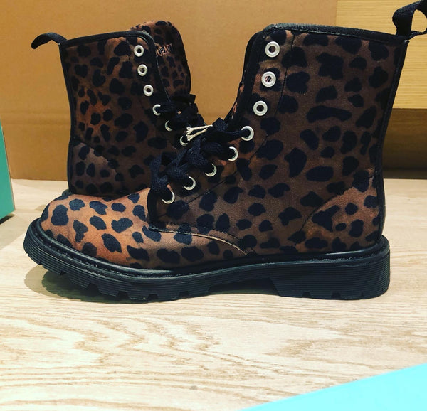 Brown Leopard Women's Boots, Animal Print Winter Laced-Up Canvas Hikers Boots For Ladies