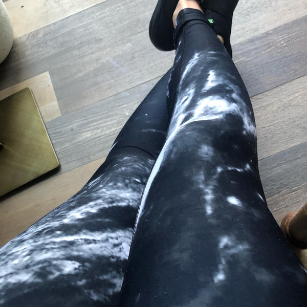 Black Abstract Yoga Leggings, Grey White Black Marble Print Yoga Leggings, Best Athletic Active Wear Fitted Leggings Sports Long Yoga & Barre Pants - Made in USA/EU/MX (US Size: XS-6XL)